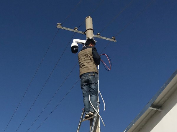 安裝監(jiān)控攝像頭需要多少錢？怎樣找到性價比高的設(shè)備